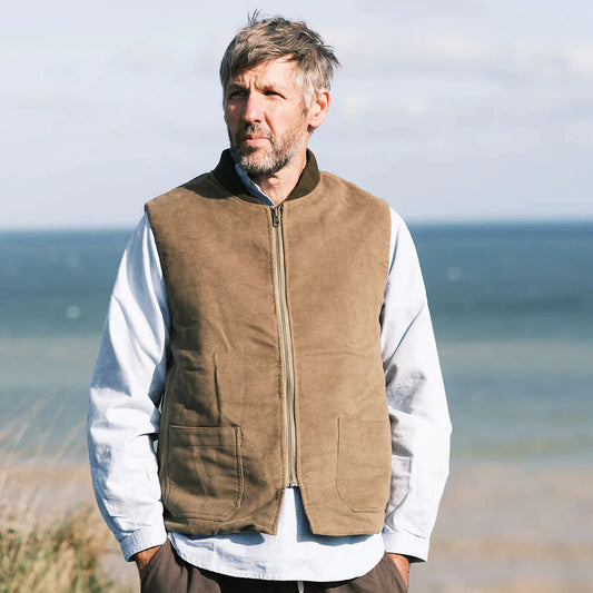 The Reversible Vest- Wendeweste aus Moleskin und gewachster Baumwolle hergestellt in Großbritannien